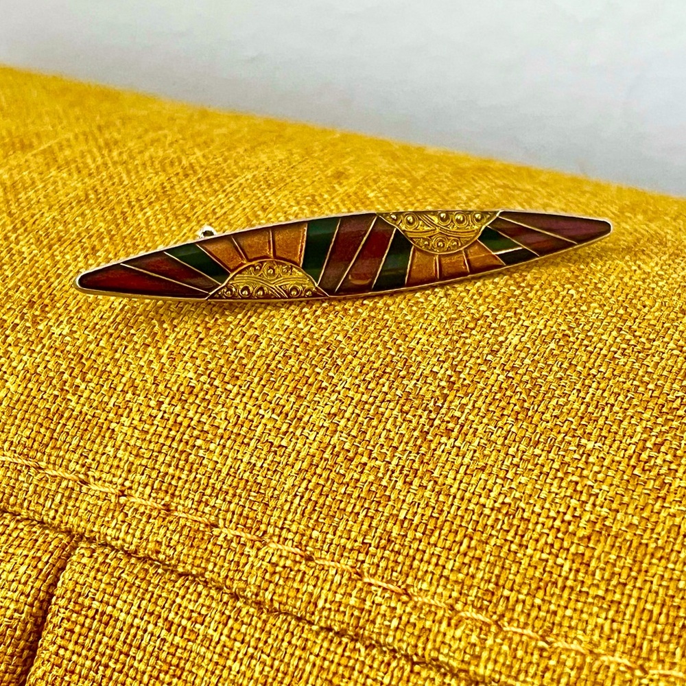 🌟HOST PICK!🌟 70s Vintage 🌼 Art Deco Revival Enameled Brooch - Picture 1 of 2